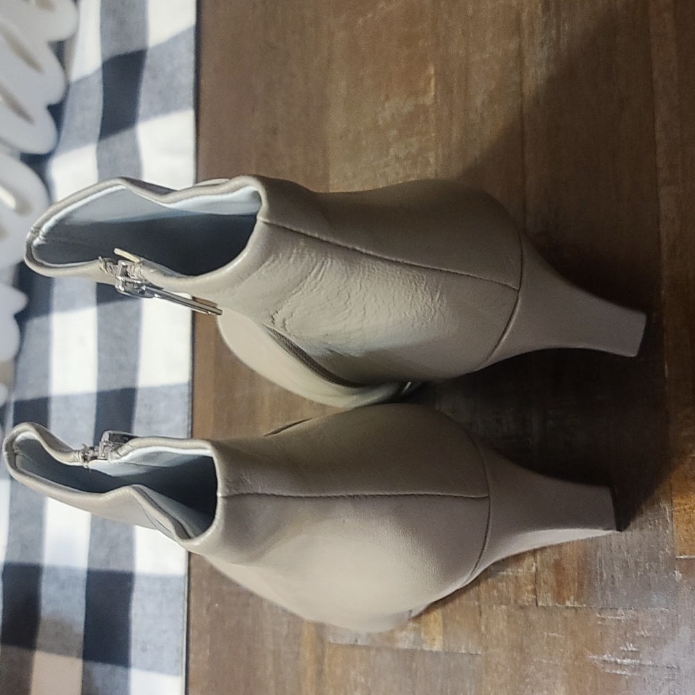 Boots - Picture 3 of 5